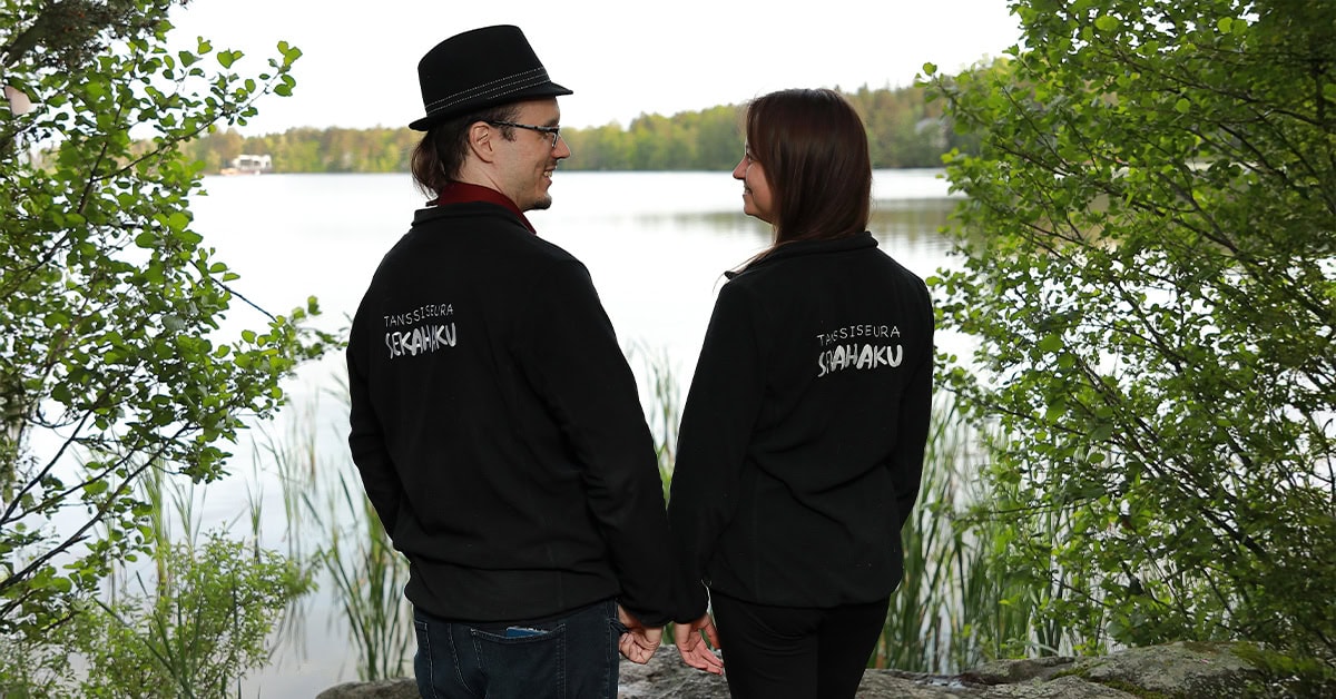Kuvassa esitellään Sekahaun uudet fleecetakit, joista on olemassa versiot sekä miehille että naisille.